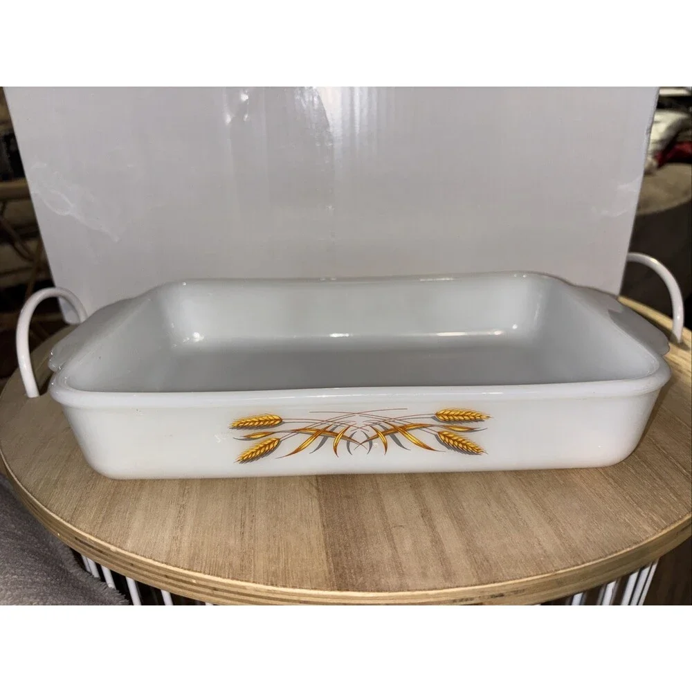 Vintage Anchor Hocking Fire King 1.5qt Wheat Pattern Baking Dish Milk Glass #410